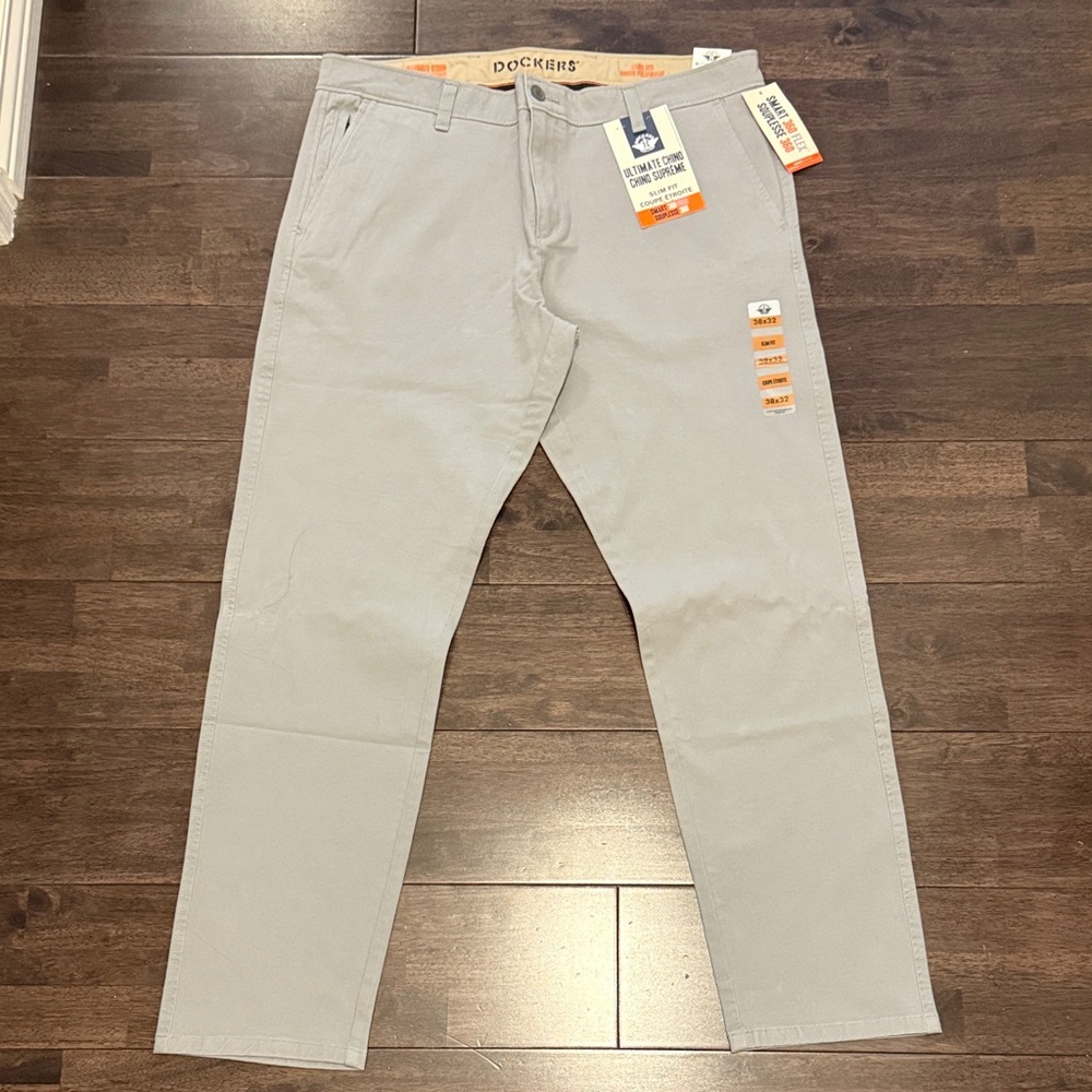 Dockers Men's Light Gray Chinos